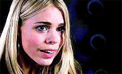 romanvnas: “You should’ve seen the way he was looking at you […].” I smiled a little. “How?”