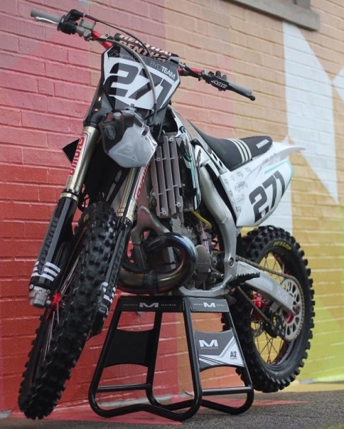 motoemotion:  Beautiful CR250 build 😱👀🤔😍🔥🔥💨 #motoemotion @bdg_271 https://www.instagram.com/p/B1UMBmpJTNN/?igshid=1i7suq4r95oc