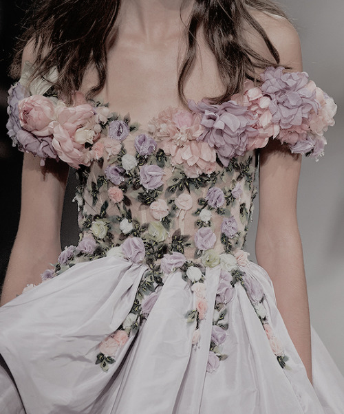 oldfashionedvillain:Marchesa Spring 2018