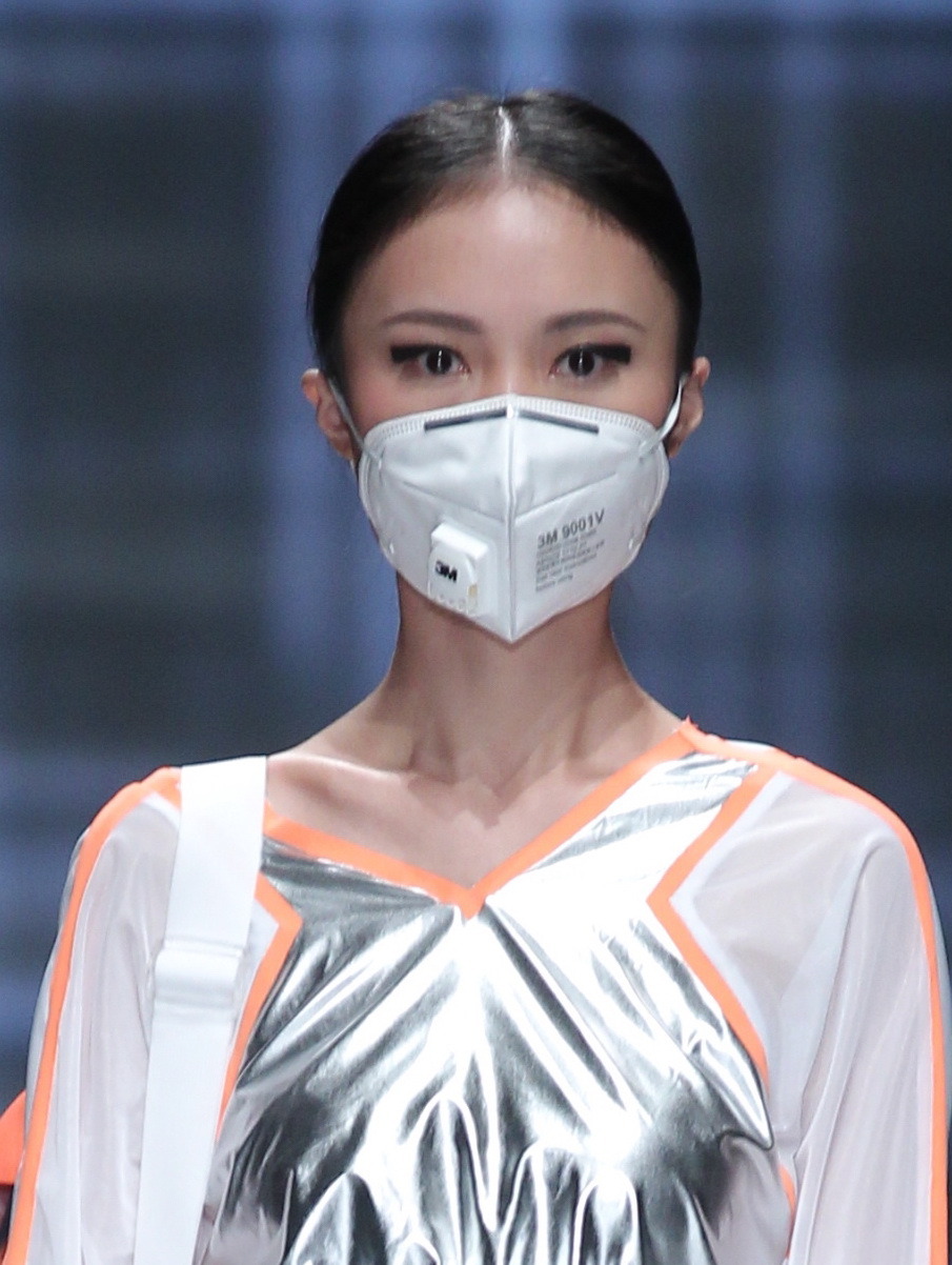 cvntfetish:  bodyfluids:  Smog masks at QIAODAN Yin Peng S/S 15 China Fashion Week 
