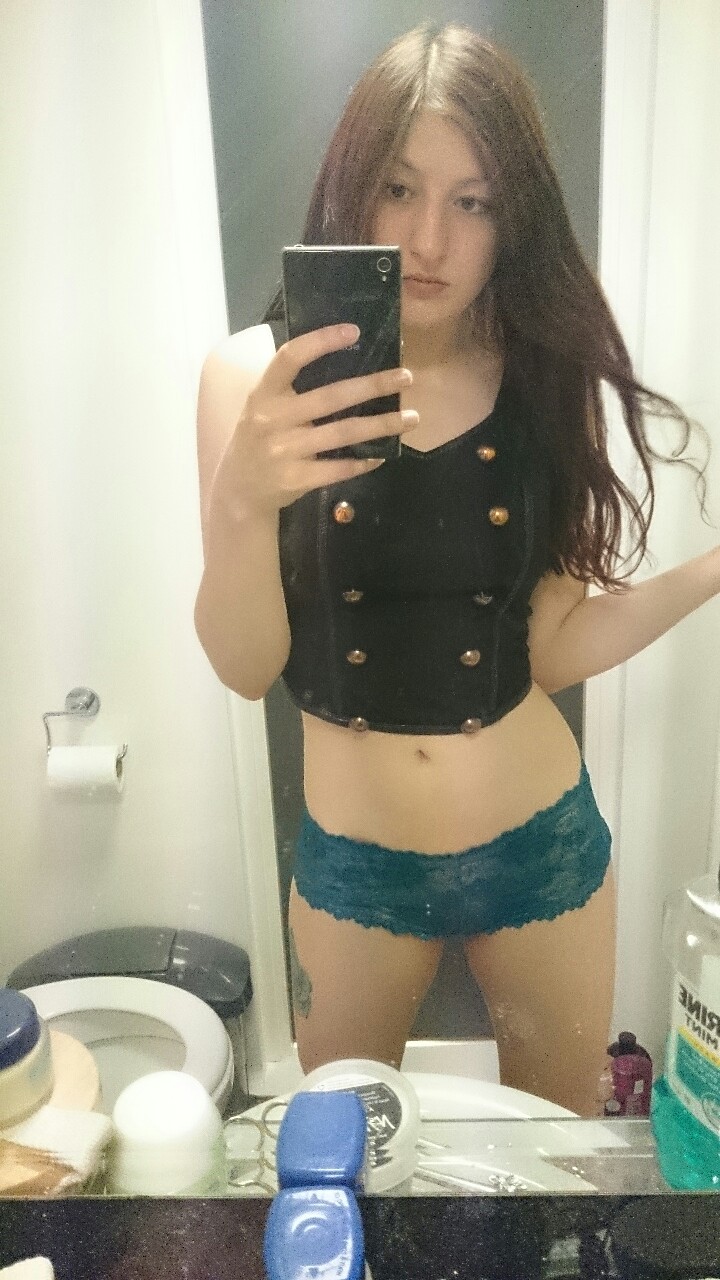 immdmamazing:  So fucking horny 