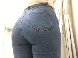 kparty:My ass looks good in these