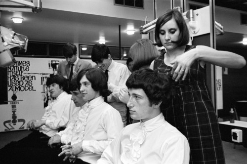 The Kinks having their hair styled at a salon, 1964.© Mirrorpix/Magnolia Box.