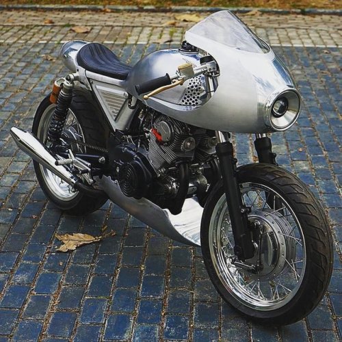 caferacersofinstagram - @whitecollarbike took a 1965 Honda CB72...