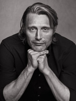 Maszületettdán:  Mads Mikkelsen  (1965)Zsivány Egyes, Doctor Strange, Hannibal,