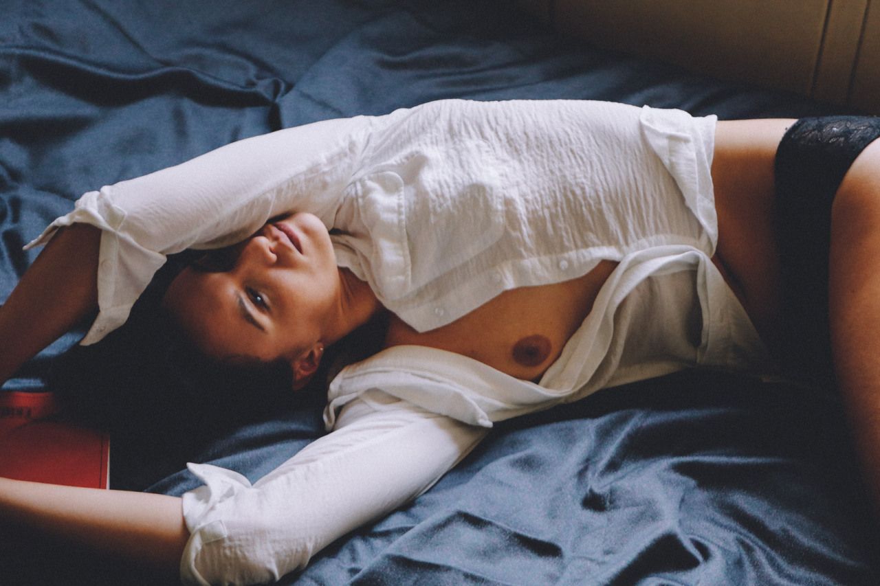 adolfovalente:  Ilaria, on C-Heads Magazine http://www.c-heads.com/2015/07/23/ilaria-by-adolfo-valente-for-c-heads/
