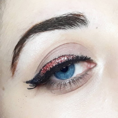 What a beautiful graphic liner it turned out to be. And...