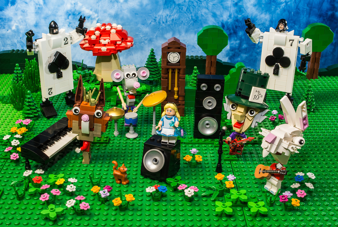 LEGO IDEAS - Alice in Wonderland (Chapter One – Down the Rabbit Hole)