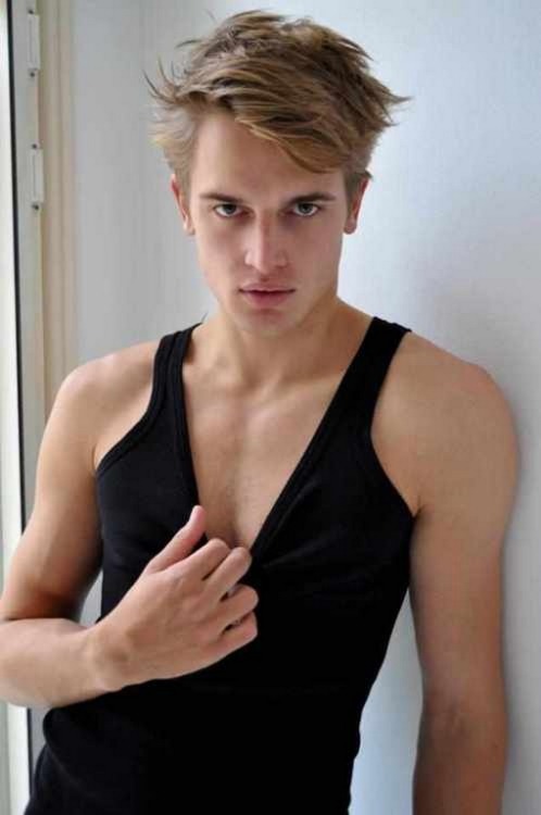 kinky-yours:  Male model Nick Lagerburg