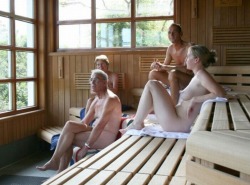 Naturistelyon:  Nice Sauna 