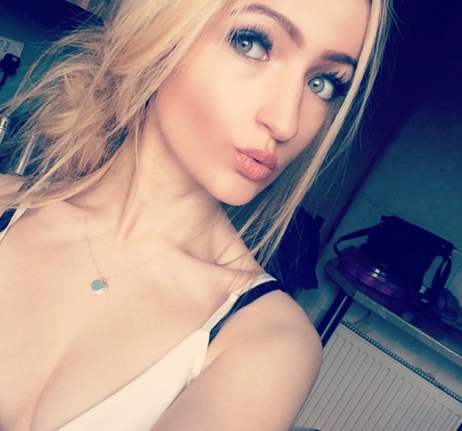 bitchcrime:  bitchcrime:  Bad bitches only 😽  Aw I like this selfie
