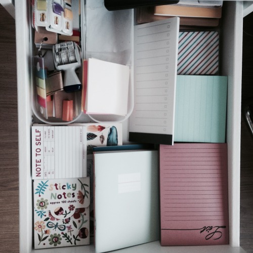 studyfulltime: 30•12 UPDATED: study space organisation✎  Pic 1-overview….my pretty books shelf & the desk itself. Must haves: pens, plants, bullet journal, water, candles. I store journals/papers in the magazine file on the desk.  Pic 2-Old/complete