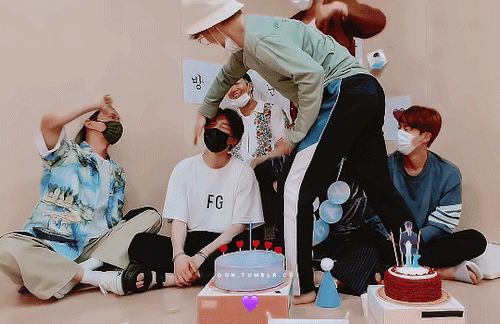 They Didnt Even Hesitate. They Saw A Chance And Took It. Joon Especially Aklshdfksdf