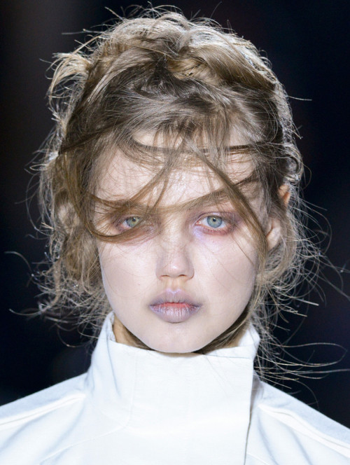 lamorbidezza:Lindsey Wixson at Gareth Pugh Fall 2013