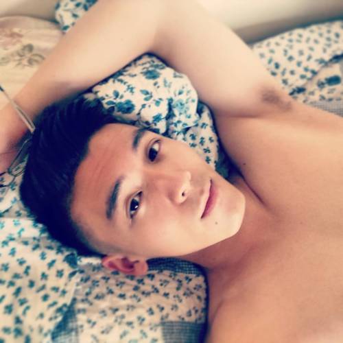 xiaohaogayphotosblog:  xiaohaogayphotosblog 呆萌的英籍華裔大學男生