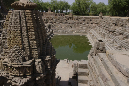 ancientart: The Sun Temple at Modhera in Gujarat, India, erected by king Bhim Dev I.  The Solankis, who ruled Gujarat and Rajasthan, were avid temple builders. Despite principally worshiping Shiva, they claimed lineage from Pandu, thus through