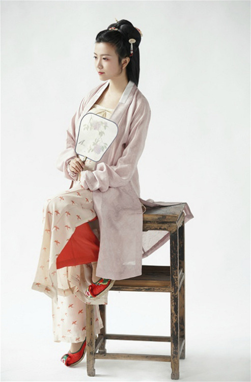 haplocke:  fuckyeahchinesefashion:  Hanfu(traditional han chinese clothing) photography. 临溪摄影  Uuuuurrrrrrgggghhhhhhhhhhyeessssssssssssssssssss