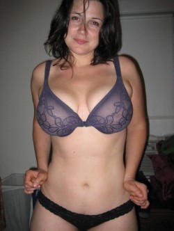 Recently-Divorced-Milfs:  Do You Like My Pic? Wanna Hook Up With Me? Click Here