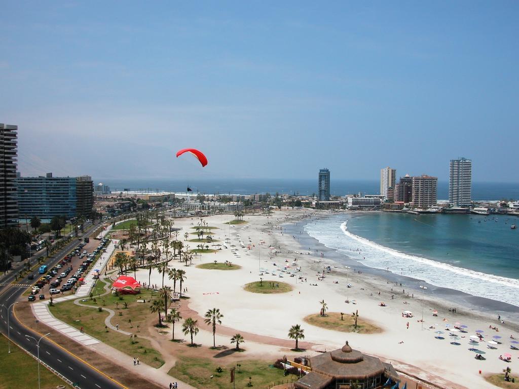 kusta-astronaut:  Top 10: Las mejores playas de Chile Anakena, Isla de Pascua La