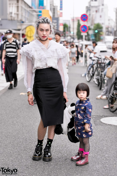 tokyo-fashion: Tokyo-based Taiwanese designer Tsumire with her daughter Baby Ivy on the street in Ha