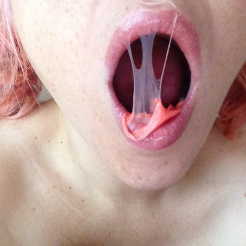 Porn lady-neurotica:Bruised Knee & Bubblegum photos