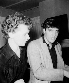 : Rare photographs of Elvis Presley entertaining