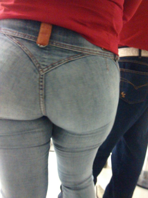 girlsintightjeans: Me quedan 15 fotos d esta mujer nalgona y sexy