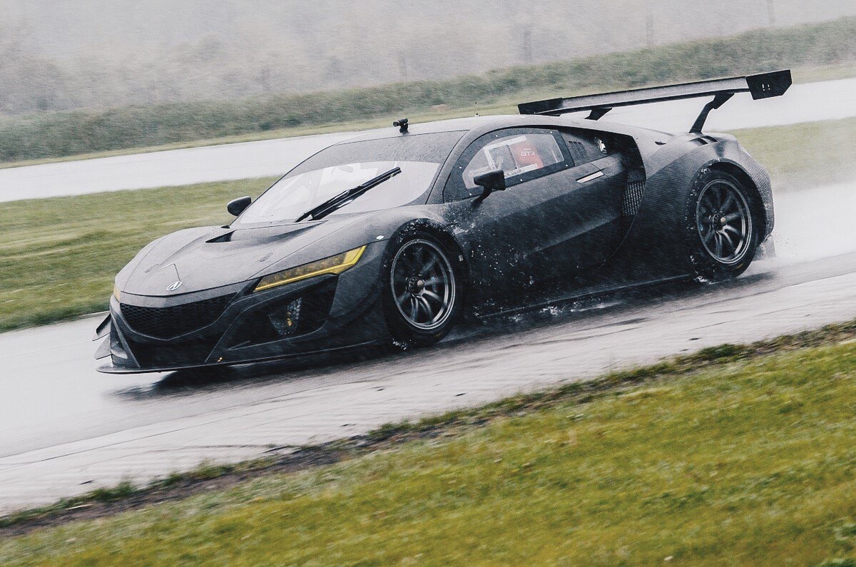 classandcars:  Not gonna lie, this looks like a sleeker and slightly more hard lined