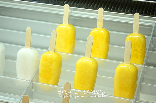 southkoreanfood:  Popsicles @ ICE FACTORY in Anyang, South Korea. It is a small cafe that makes homemade gelato, gelato popsicles, yogurt popsicles, and sherbet popsicles with the freshest ingredients. Some of the flavors include chocolate, cream cheese,