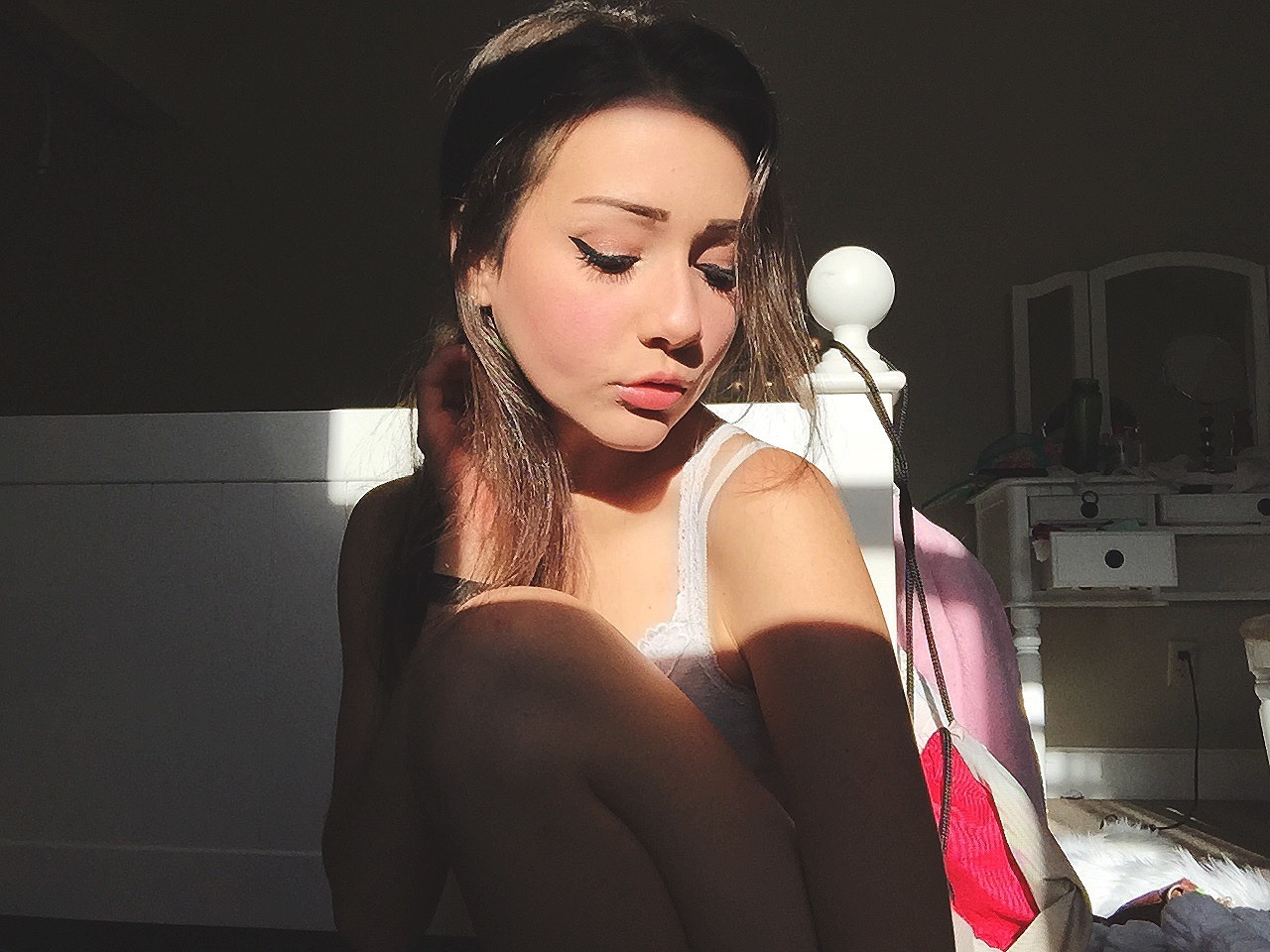 birdyally:  Just playing with some truly immaculate lighting 
