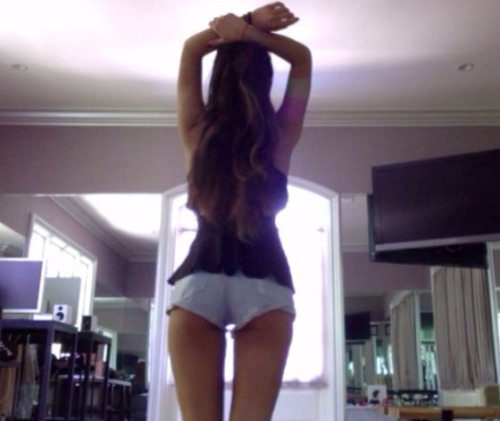 adventurer-in-dreamland:  Ariana Grande has the perfect body. End of story. 