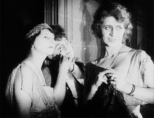 littlehorrorshop:The Poor Little Rich Girl, 1917