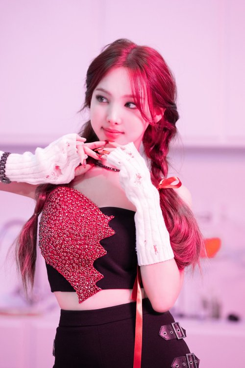 TWICE Nayeon in Naver Update: ‘Formula of Love: O+T=＜3’ Jacket Shooting Behind (x) 