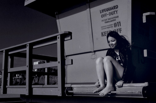 blackie-blanc:  Lovely Tina on Santa Monica beach :)