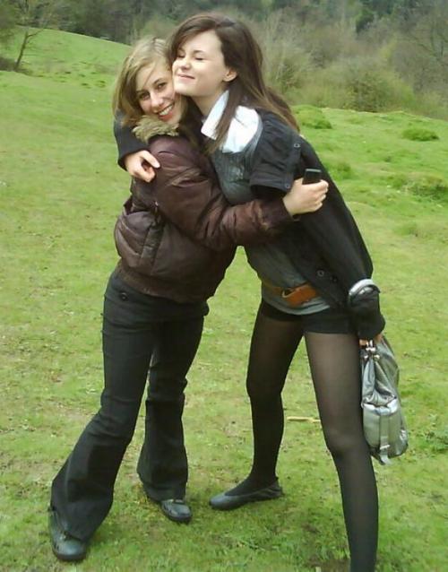schooluniformpantyhose:  A girl wears black tights under her shorts.