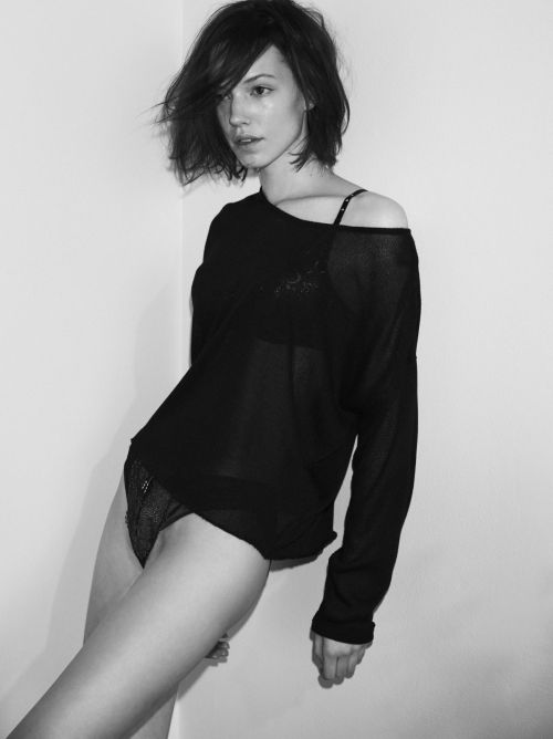 momongamon:  Corrie Lejuwaan by James Nelson 