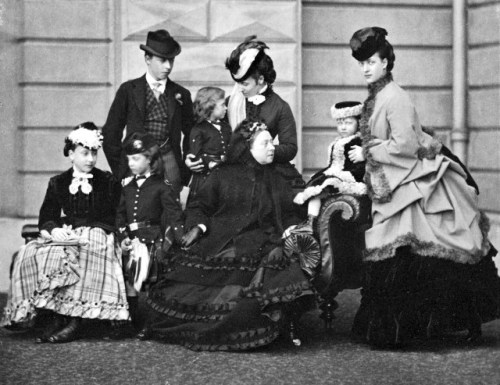wildlinging:teatimeatwinterpalace:Queen Victoria, Alexandra Princess of Wales her children Prince Al