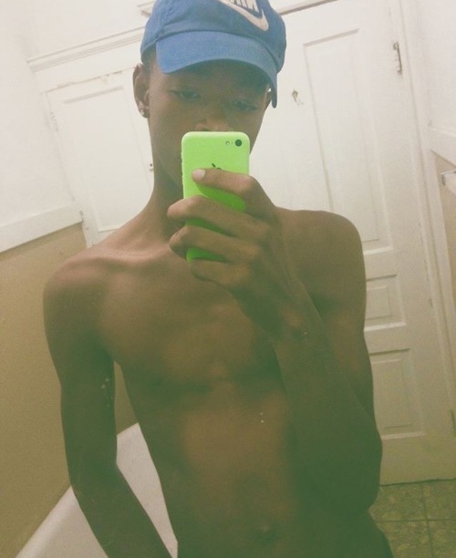 jay-reblogs: keaunsdick: Reblog for a follow back  Kik me submissions @jay_posts O sexy