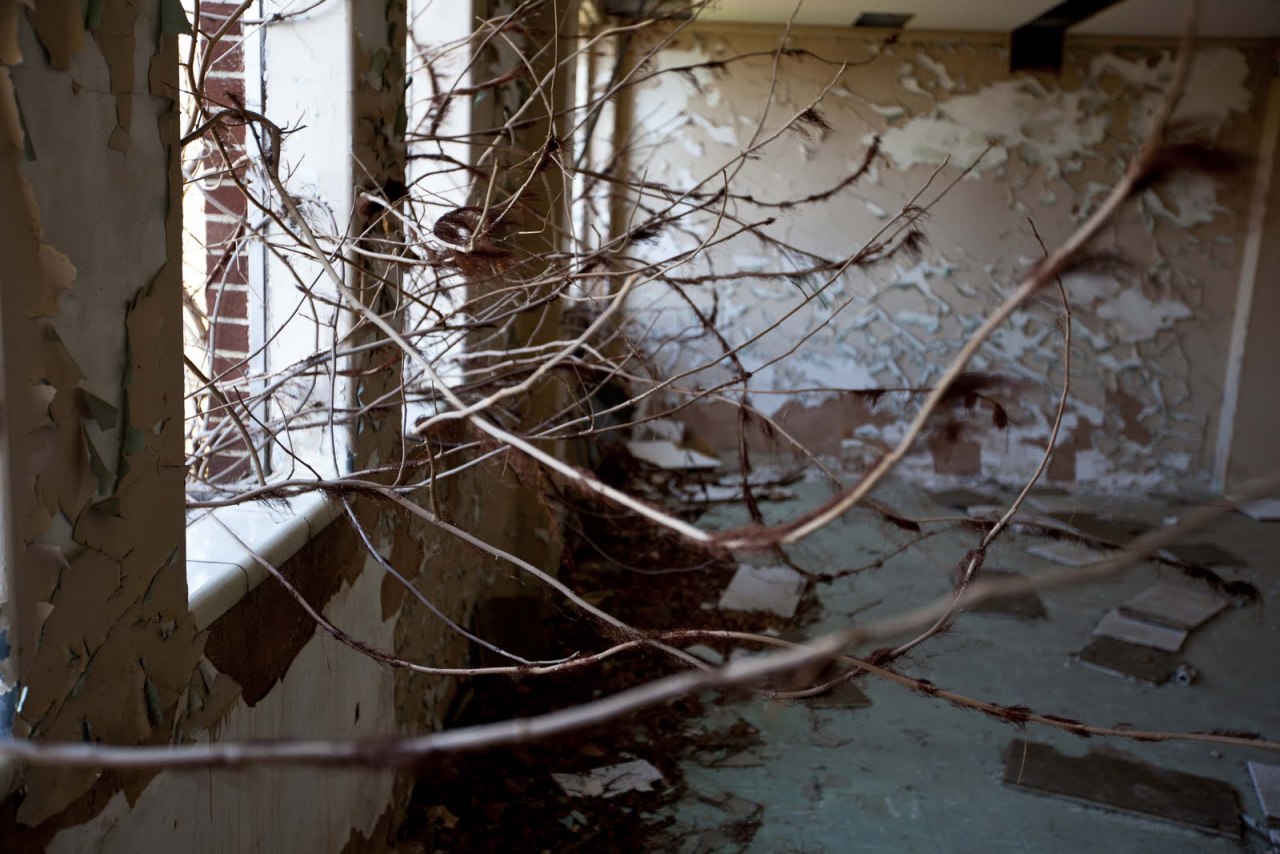 abandoned-playgrounds:  Kuhn Memorial State Hospital in Vicksburg, Mississippi. Shut