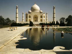 unrar:    A view of the Taj Mahal, Volkmar Wentzel.