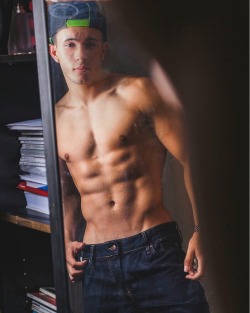 gymnastkid589:  Hi my name is nick jonas