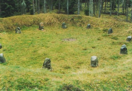 lamus-dworski: Ancient stone circles from c. 1st-2nd centuries AD in Grzybnica, Poland. Photos via&n