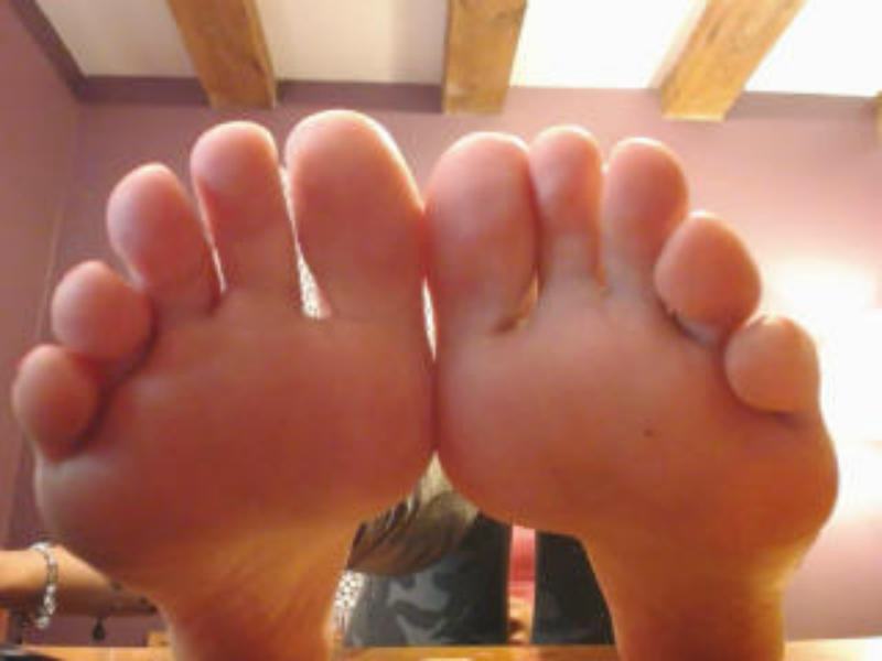 fappingfantasies:  i love giving her money for the opportunity to jerk to her feet.