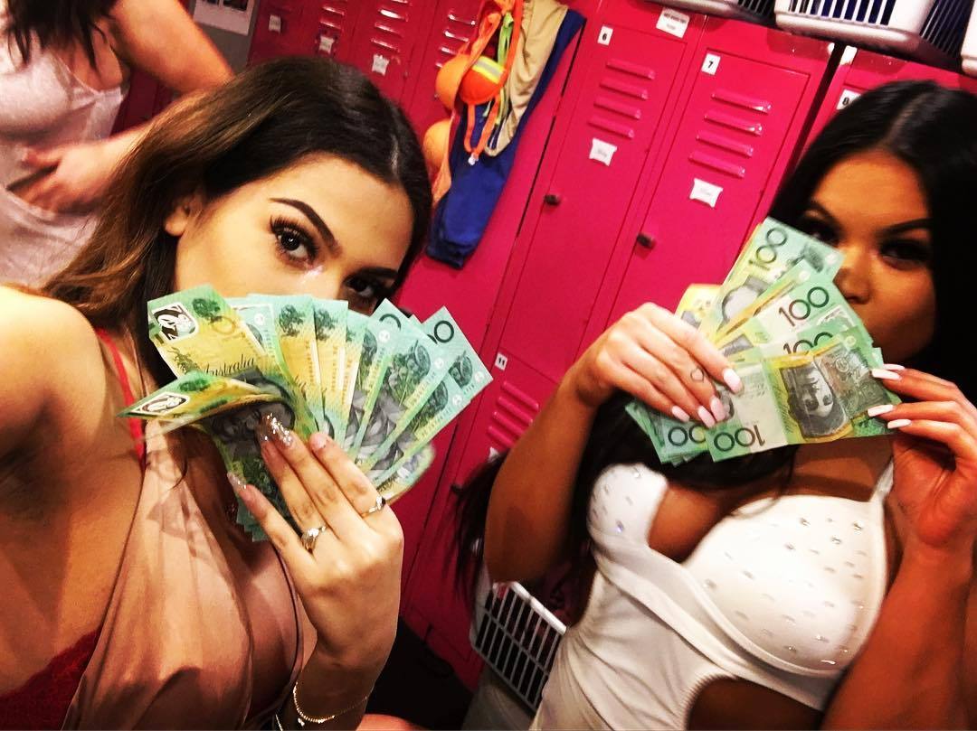 stripper-locker-room:  https://www.instagram.com/babydolldelilah/