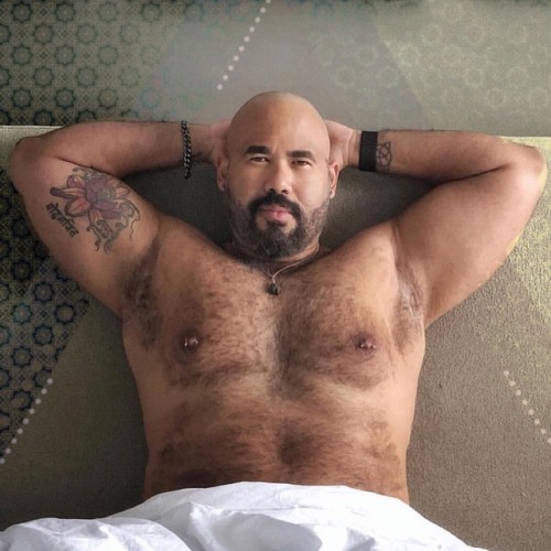 Swoon… @m_colt78 #beefandfuzz #beardedmen #beardedgay #hairymuscle #gaybear #gay #gayswithbea