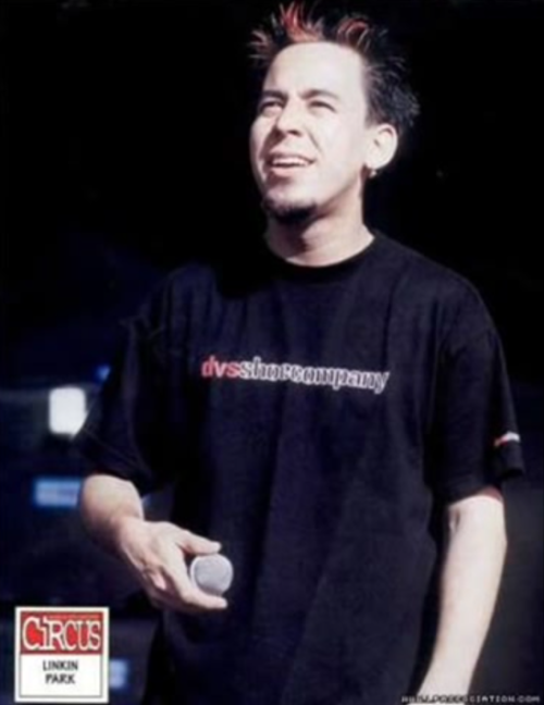 happypillshinoda: His face is like: What’s happening?