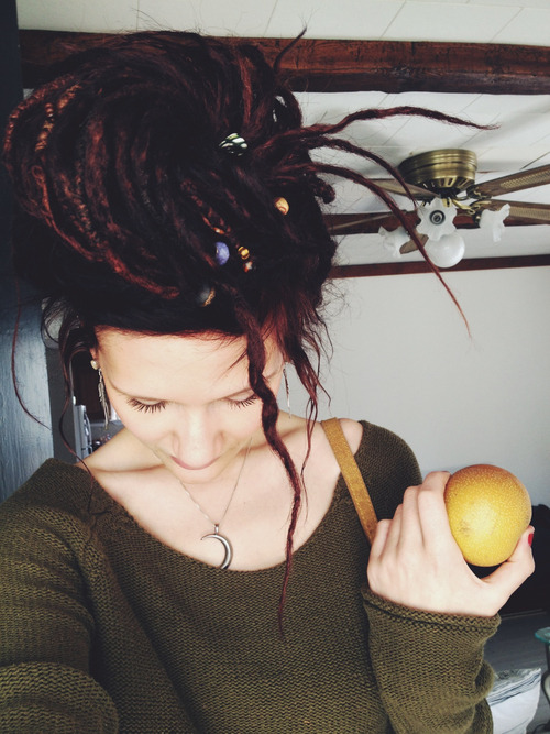 psychedelicgypsyyy:  dayzea:  saepphire:  ❁  memine  I want dreads…maybe just a couple baby o