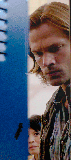 wellcometothedarkside:The Sam Winchester meme♚ favorite outfits [season 8 ] [14/?]↳ Plaids [green&am