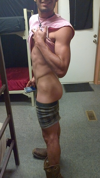 govrico:  Find more jerk-off material @ http://govrico.tumblr.com  I need this!!!