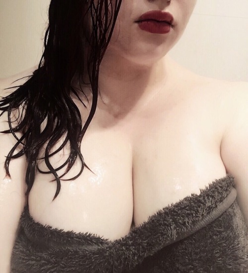 Sex aelywinia:  Wet, post shower pictures